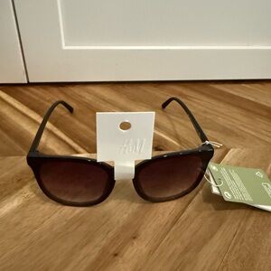 NWT H&M Black Sunglasses